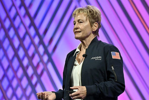 QA Axioms Peggy Whitson on space station assembly Image