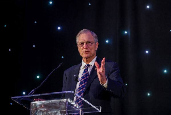 Congressional Leaders Laud Article Image